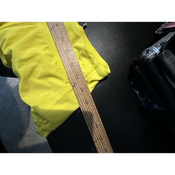 Lululemon Size 6? Women Speed Up Short 2” Running Zip Pocket Yoga Gym Q01 - Picture 6 of 8